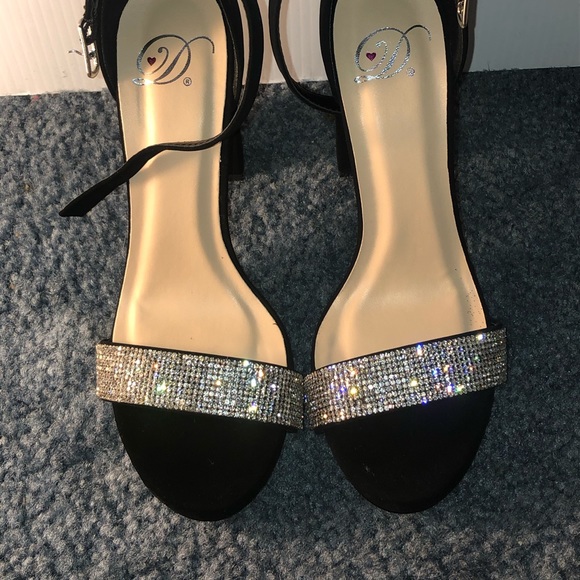 Black heels - Picture 6 of 8